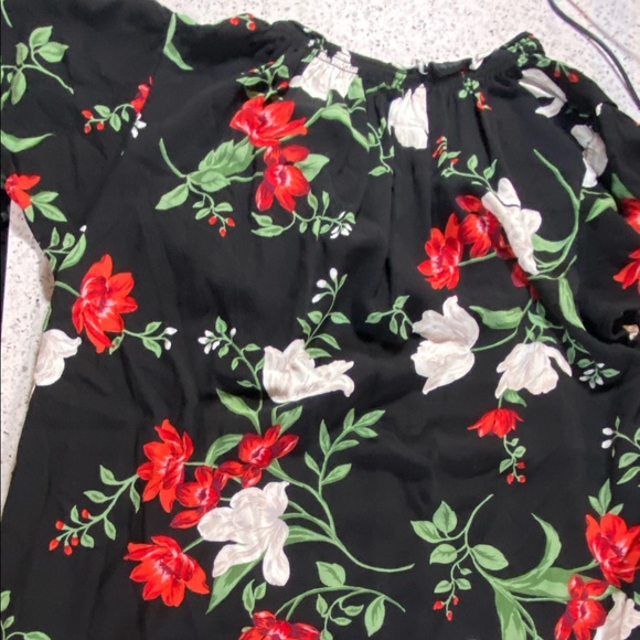 Old Navy Flutter Sleeve Top - Picture 2 of 7